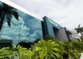 Fachada de uma unidade do Sicoob, instituição que está com mais de 2 mil vagas de emprego abertas em 2026.