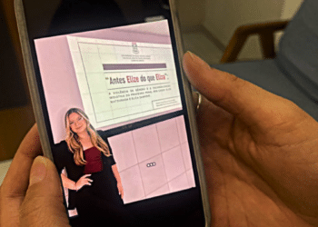 Slide aborda violência de gênero no caso Matsunaga, visualizado em celular.