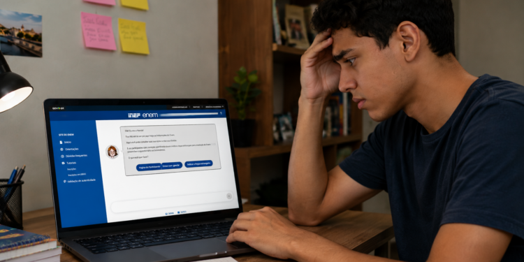 Estudante acessa a página do Enem no notebook após dúvidas sobre atendimento especializado solicitado ao Inep.