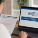 Participante consulta o cartão de confirmação do Encceja pela Página do Participante no computador.
