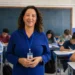 Participante da RIE em sala de aula enquanto estudantes realizam o Enem.