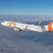 Avião da GOL Linhas Aéreas em voo, representando vagas de emprego abertas pela companhia em diferentes estados.