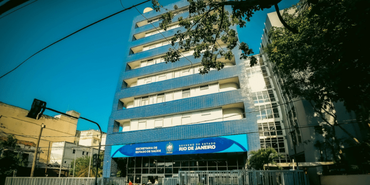 Fachada da Secretaria de Estado de Saúde do Rio de Janeiro.