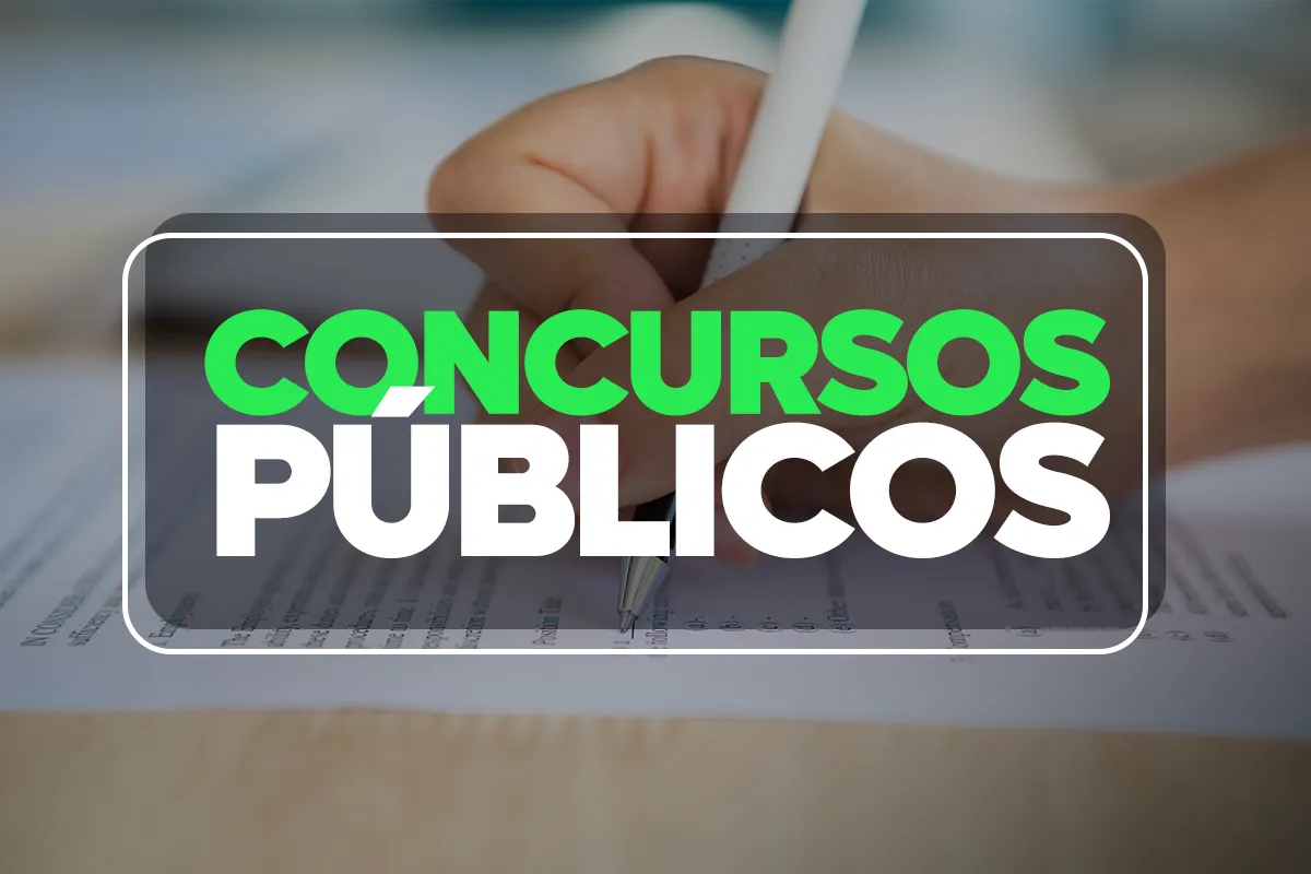 Arte com a cartela "Concursos Públicos" sobreposta à imagem de uma pessoa preenchendo um formulário, ligada ao processo de inscrição no certame.