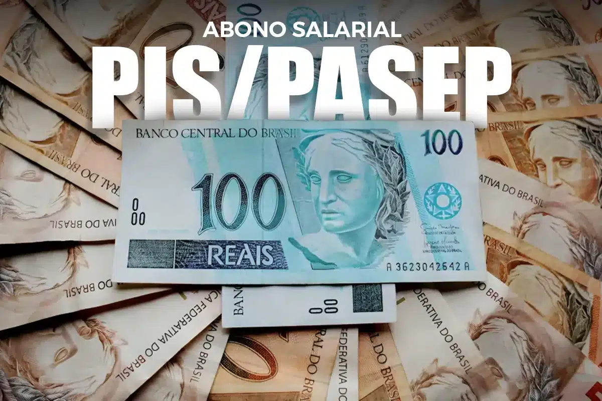 Imagem ilustrativa de várias cédulas de real espalhadas com destaque para uma nota de cem reais, ao lado da inscrição Abono Salarial PIS/Pasep, representando o pagamento do benefício