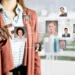 Profissional de Recursos Humanos selecionando candidatos para vaga de emprego.