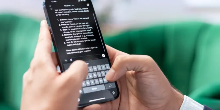Pessoa utilizando o ChatGPT pelo celular durante debate sobre o uso da vírgula em mensagens digitais.