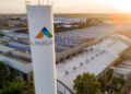 Vista aérea da fábrica da Alpargatas com identificação da empresa em unidade industrial.