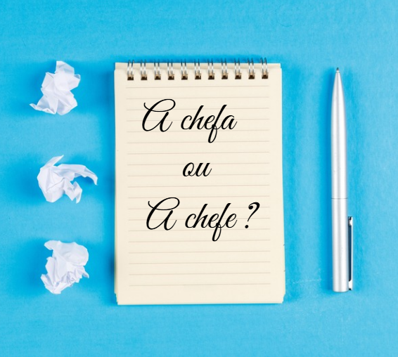 Debate sobre o uso de "A chefa" ou "A chefe" em bloco de notas.