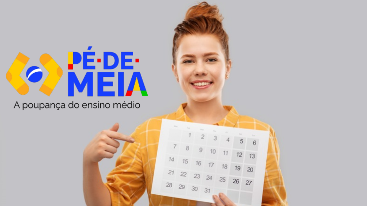 Jovem apresenta calendário ao lado da logo Pé-de-Meia.