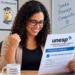 Professora comemora inscrição em concurso público da UNESP.