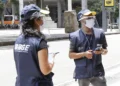 Agentes do IBGE realizam trabalho de campo durante pesquisa representando o concurso IBGE.