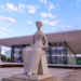 Supremo Tribunal Federal e escultura da Justiça em Brasília.