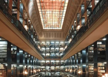 Biblioteca Nacional Digital com acervo de livros, jornais antigos e mapas disponíveis gratuitamente pela internet.