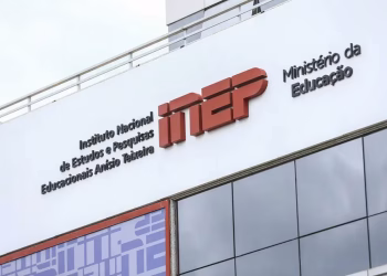 Fachada da sede do Instituto Nacional de Estudos e Pesquisas Educacionais Anísio Teixeira, com a logomarca do Inep e do Ministério da Educação, órgão responsável pelo Censo Escolar