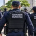 Grupo de guardas municipais uniformizados em atuação representa concurso da Guarda Municipal de São Gonçalo RJ.