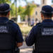 Guardas municipais fardados em praça pública representando concursos para Guarda Municipal em 2026.