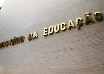 Fachada do Ministério da Educação relacionada à oferta de cursos gratuitos pelo Pronatec.