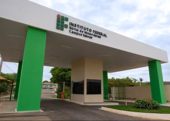 Portaria de entrada de campus do Instituto Federal do Norte de Minas Gerais, que oferta cursos técnicos gratuitos