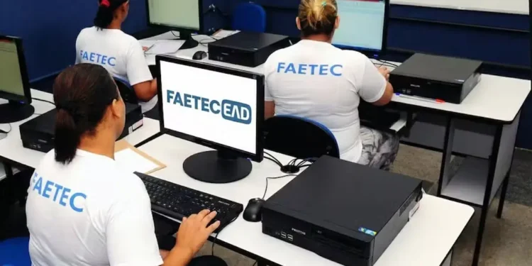 Faetec oferece mais de 12 mil vagas gratuitas em cursos técnicos para o segundo semestre de 2026.