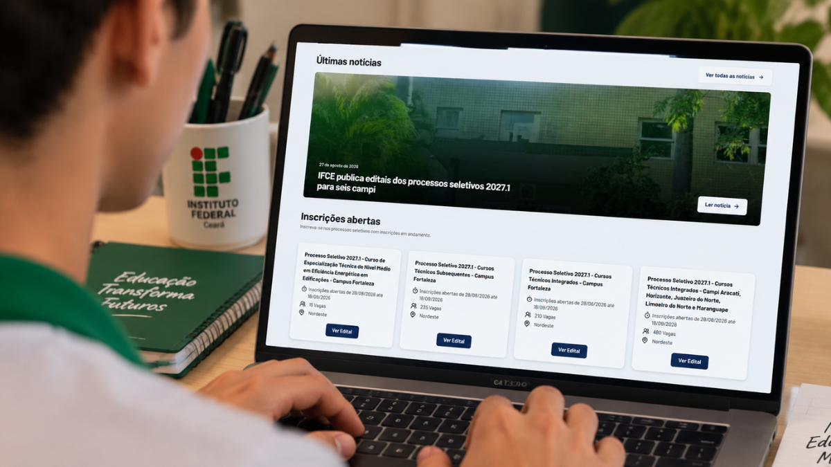 Estudante acessando o site do IFCE pelo notebook para consultar inscrições abertas em cursos técnicos gratuitos para 2027.1.