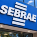 Fachada do Sebrae Bahia com destaque para a logomarca da instituição.