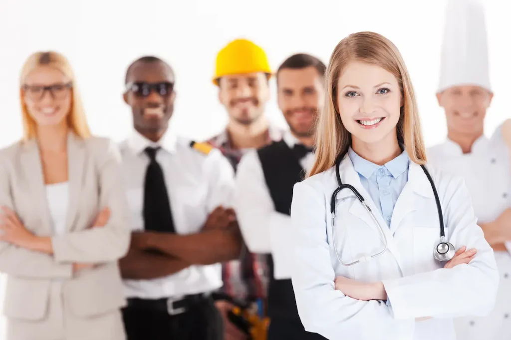 Médica representa profissões da área da saúde entre as mais bem pagas nos Estados Unidos e em Portugal.