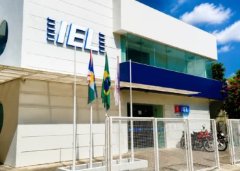 Fachada do IEL representando a instituição responsável pela oferta de vagas de estágio para estudantes na Bahia.