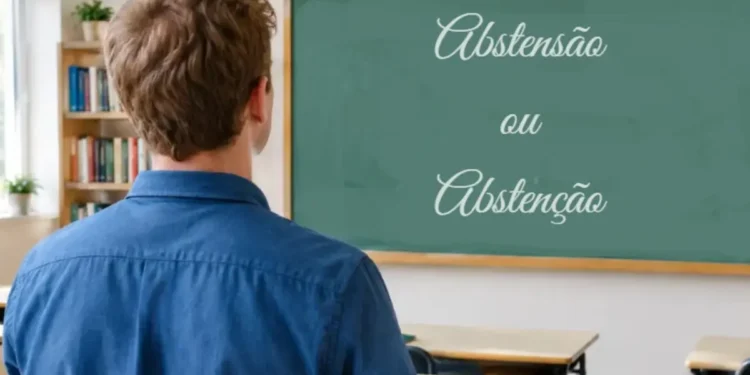 Professor diante de quadro-negro com dúvida sobre abstenção ou abstenção.