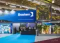 Estande da Braskem em feira com foco em inovação industrial.