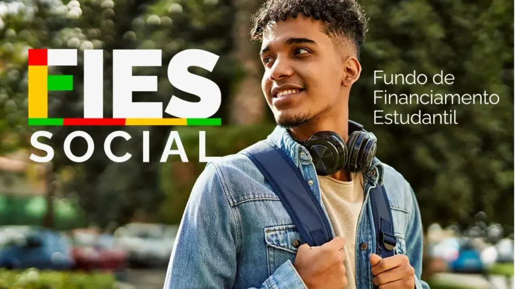 Jovem negro sorrindo com mochila, fone no pescoço, ao lado da logo do FIES Social.