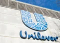 Fachada com logotipo da Unilever.