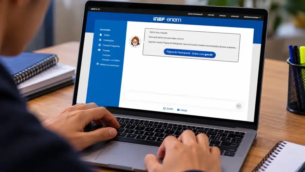 Mãos de estudante utilizando um notebook com a Página do Participante do Enem aberta, representando a consulta de informações sobre o local de prova do Enem 2026.