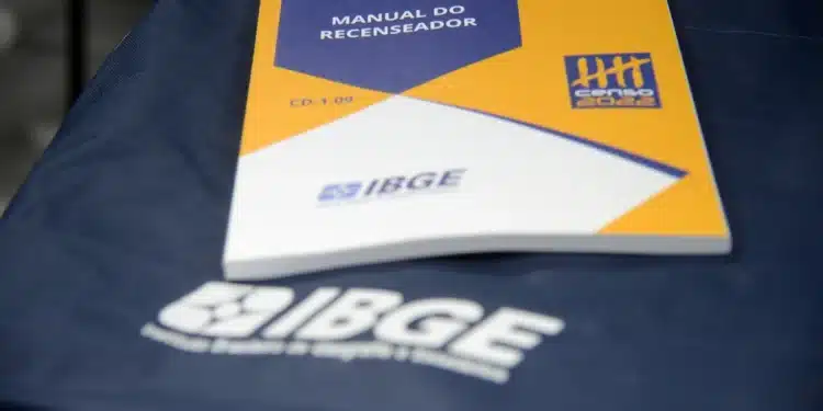 Manual do Recenseador do IBGE usado como referência para preparação da prova.