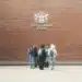 Estudantes reunidos na entrada da escola, perfil dos inscritos do Enem 2026 com 17 e 18 anos