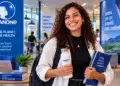 Jovem estudante em ambiente corporativo da Danone representando as oportunidades do Programa de Estágio 2027