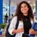 Jovem estudante em ambiente corporativo da Danone representando as oportunidades do Programa de Estágio 2027