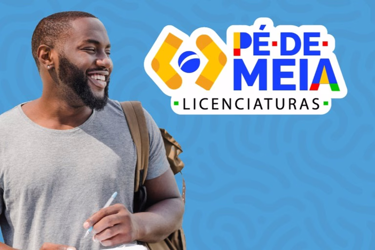 Arte do Pé-de-Meia Licenciaturas com estudante de mochila e caderno em fundo azuL