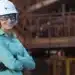 Profissional da Vale em unidade industrial onde empresa oferece vagas em Minas Gerais e Pará.